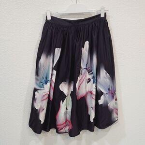 BEBE Skirt Large Flowers On Black Background Size 6